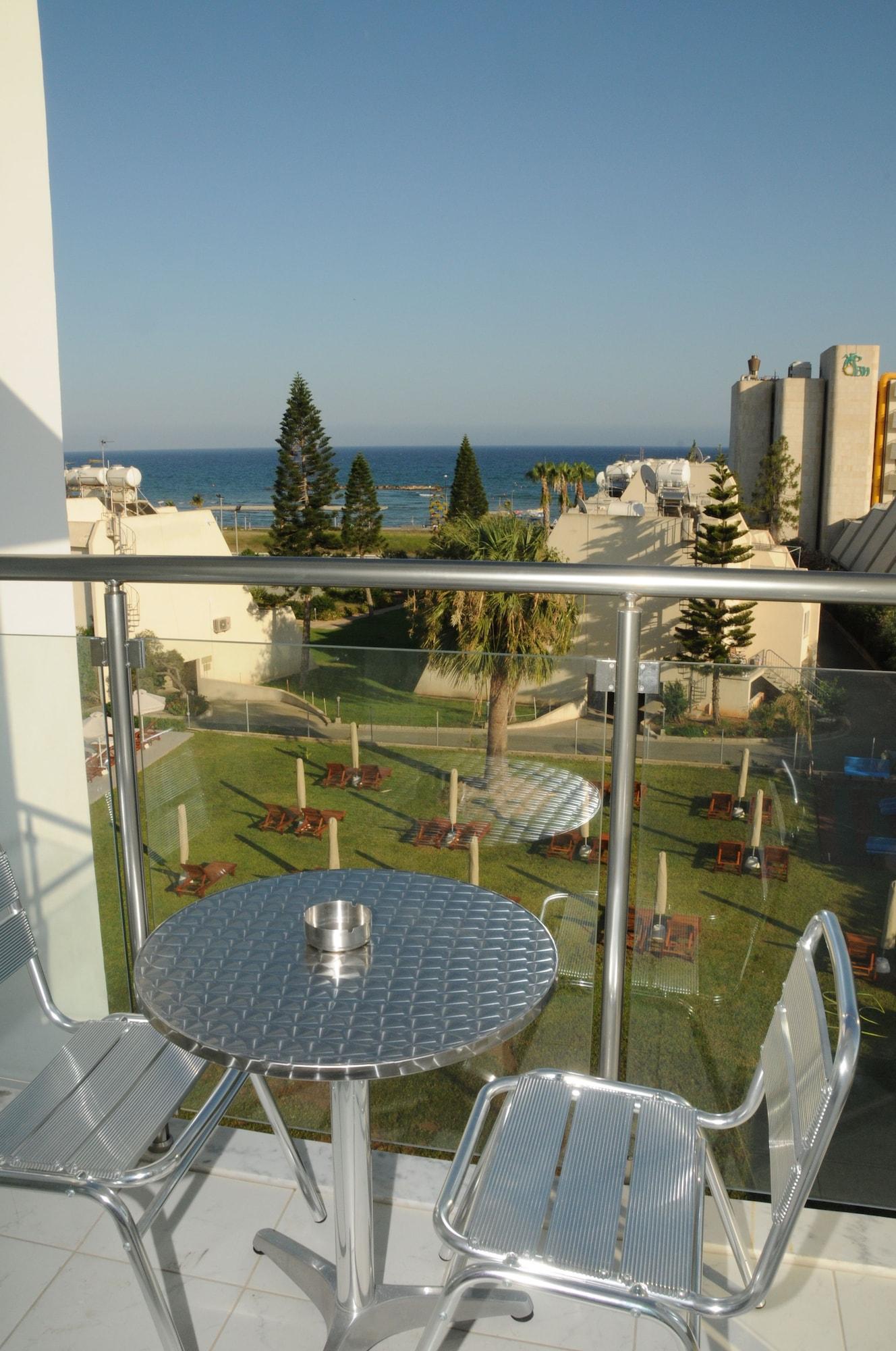 Frixos Suites Hotel Apartments Larnaca Luaran gambar