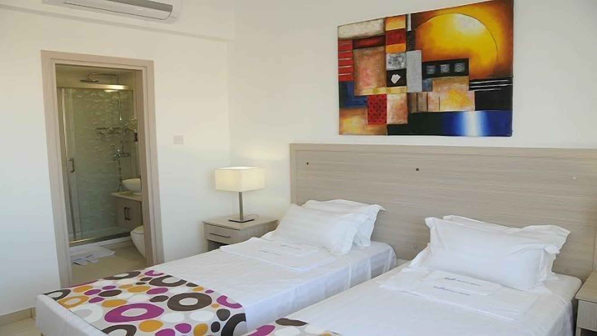 Frixos Suites Hotel Apartments Larnaca Luaran gambar