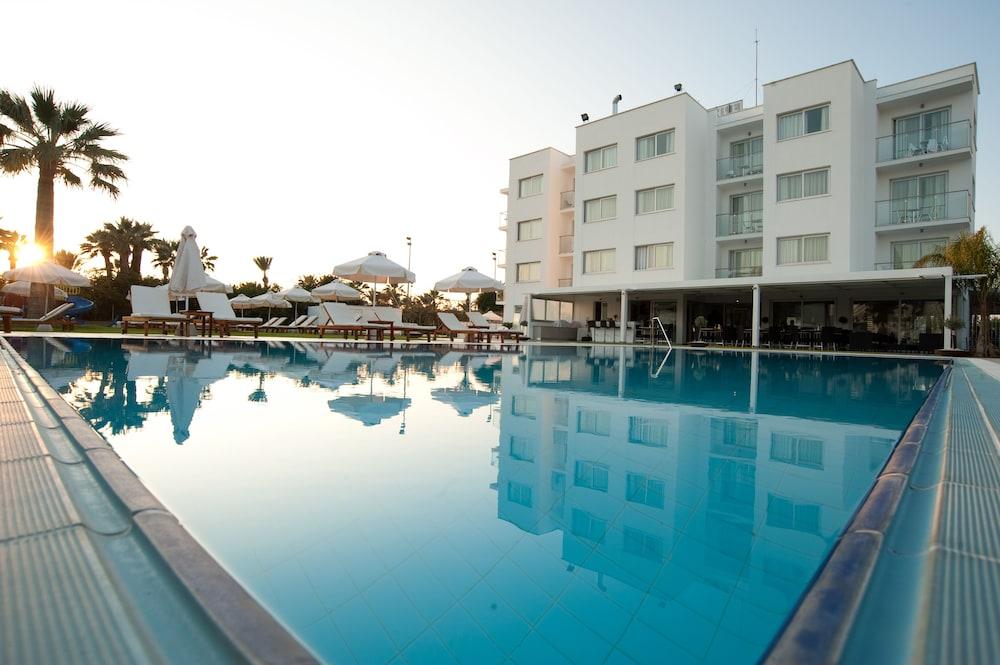 Frixos Suites Hotel Apartments Larnaca Luaran gambar