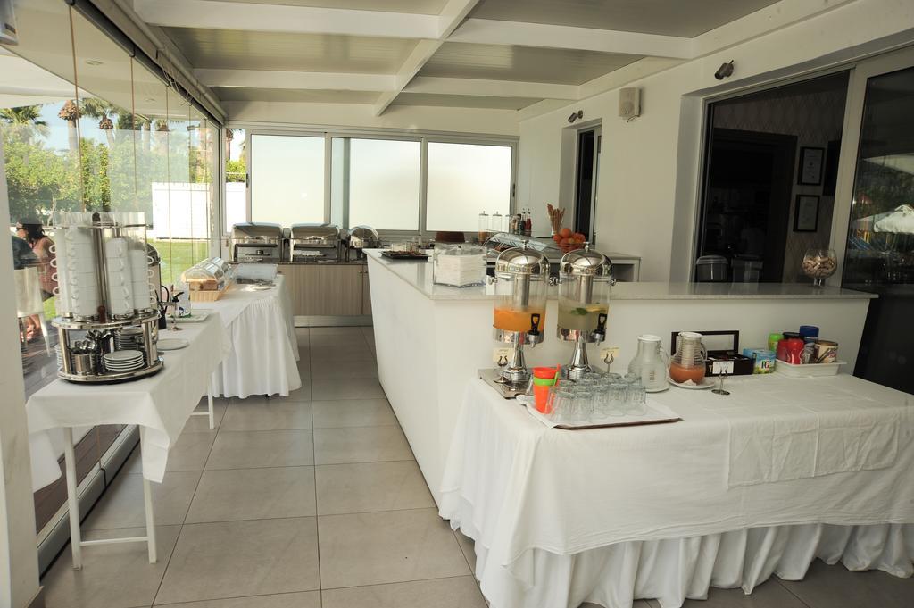 Frixos Suites Hotel Apartments Larnaca Luaran gambar