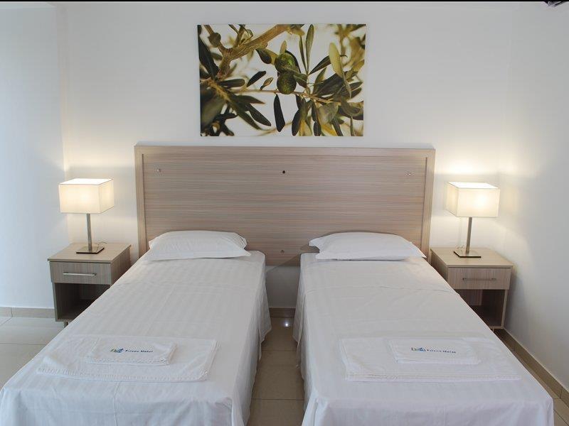 Frixos Suites Hotel Apartments Larnaca Luaran gambar