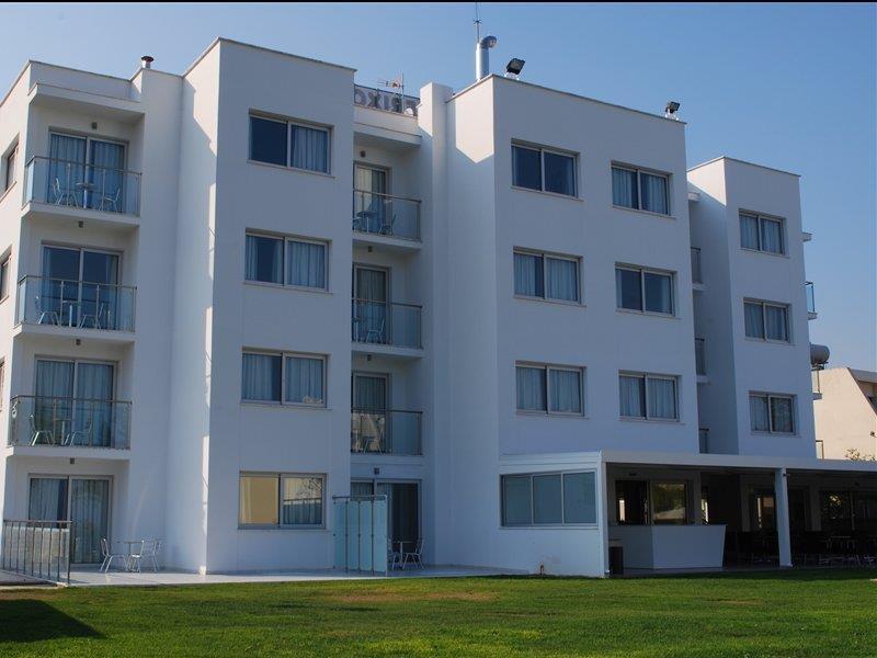 Frixos Suites Hotel Apartments Larnaca Luaran gambar