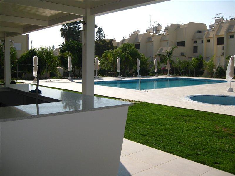 Frixos Suites Hotel Apartments Larnaca Luaran gambar