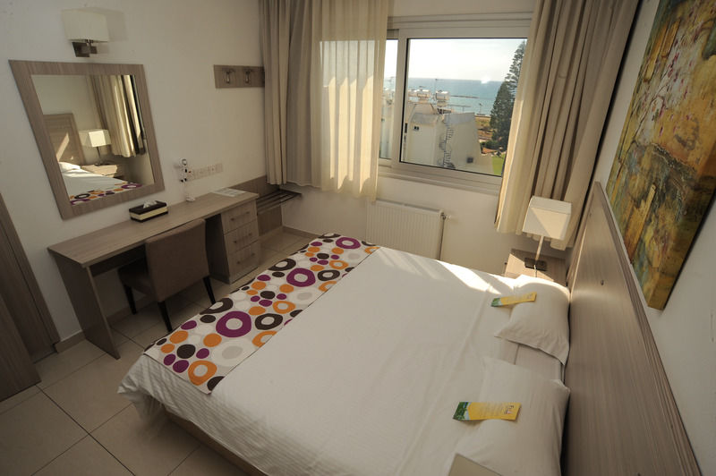 Frixos Suites Hotel Apartments Larnaca Luaran gambar