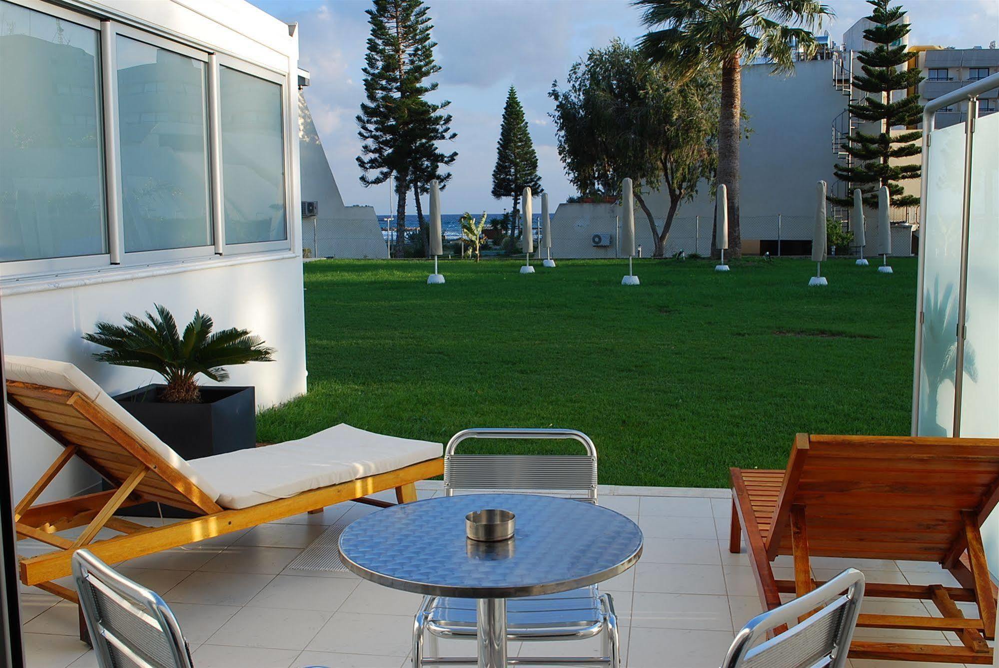 Frixos Suites Hotel Apartments Larnaca Luaran gambar