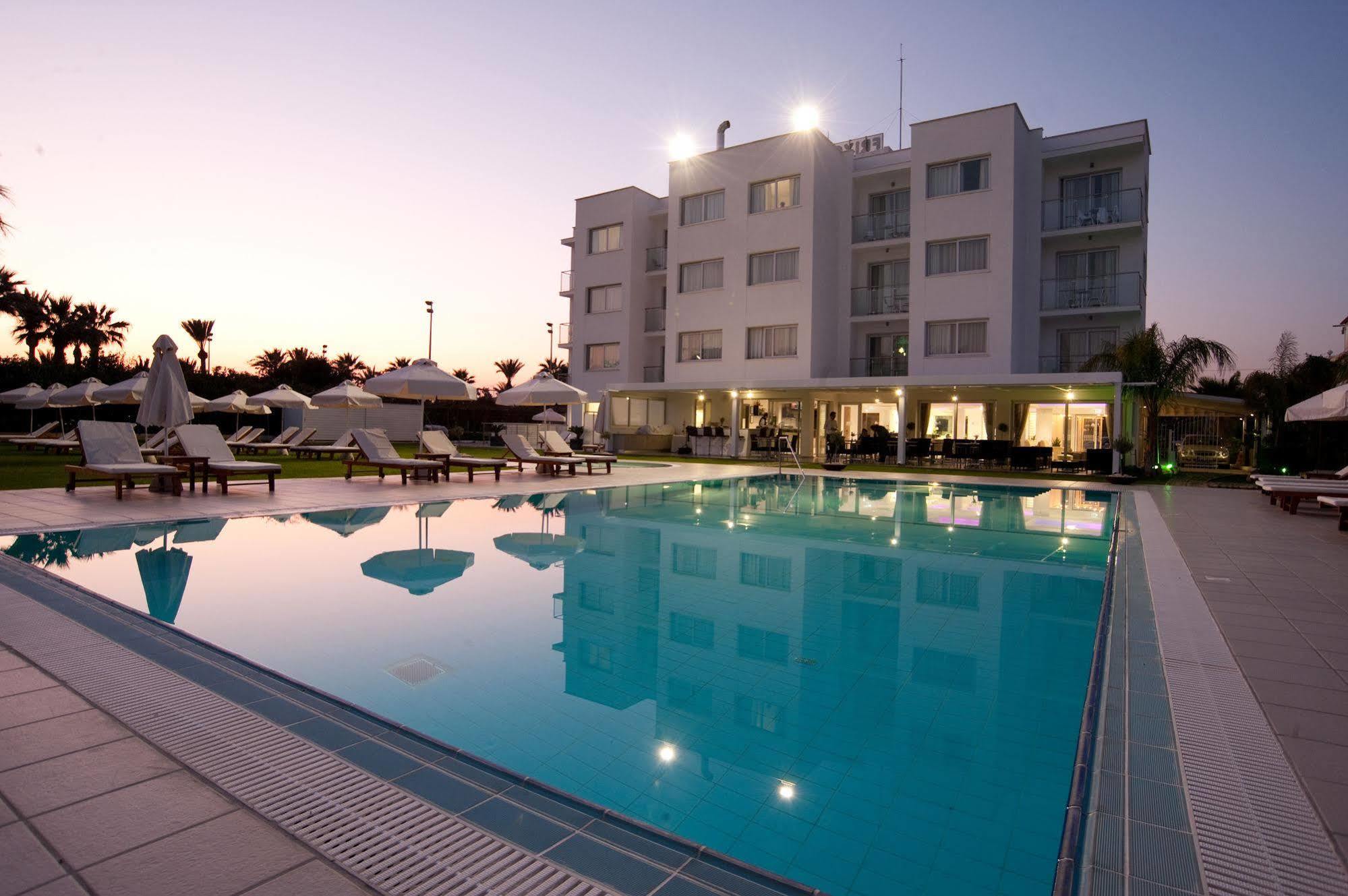 Frixos Suites Hotel Apartments Larnaca Luaran gambar