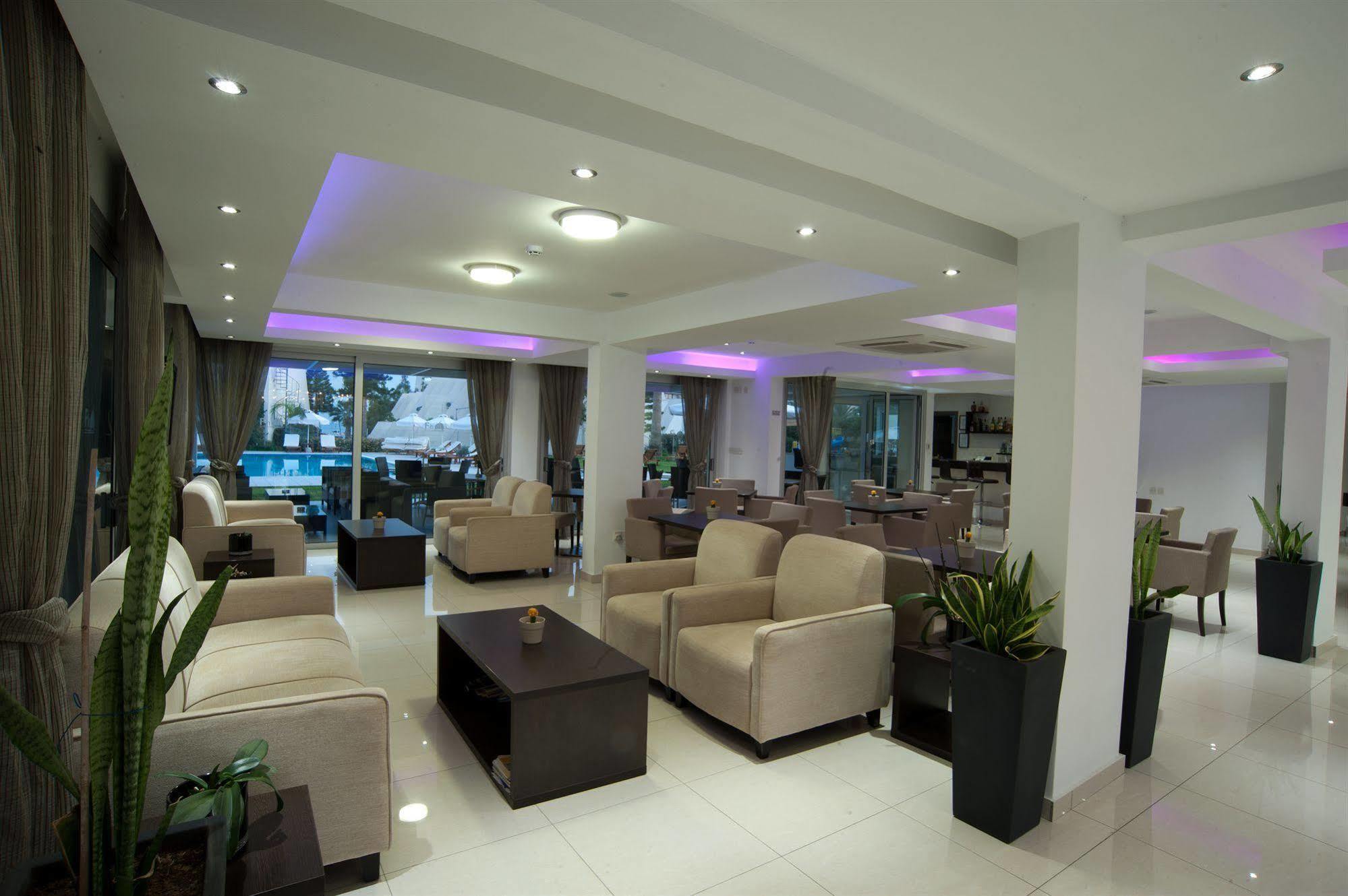 Frixos Suites Hotel Apartments Larnaca Luaran gambar