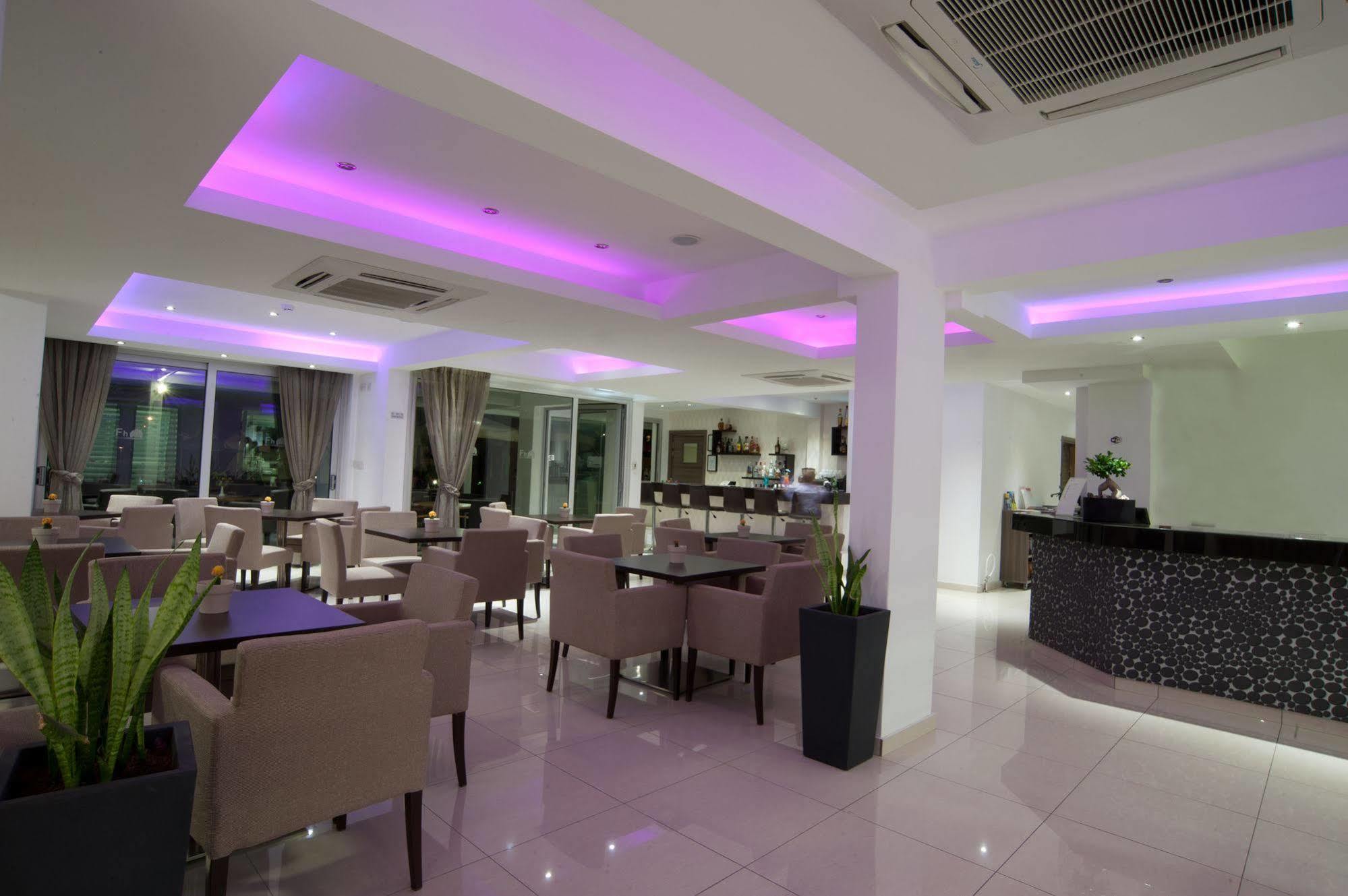Frixos Suites Hotel Apartments Larnaca Luaran gambar