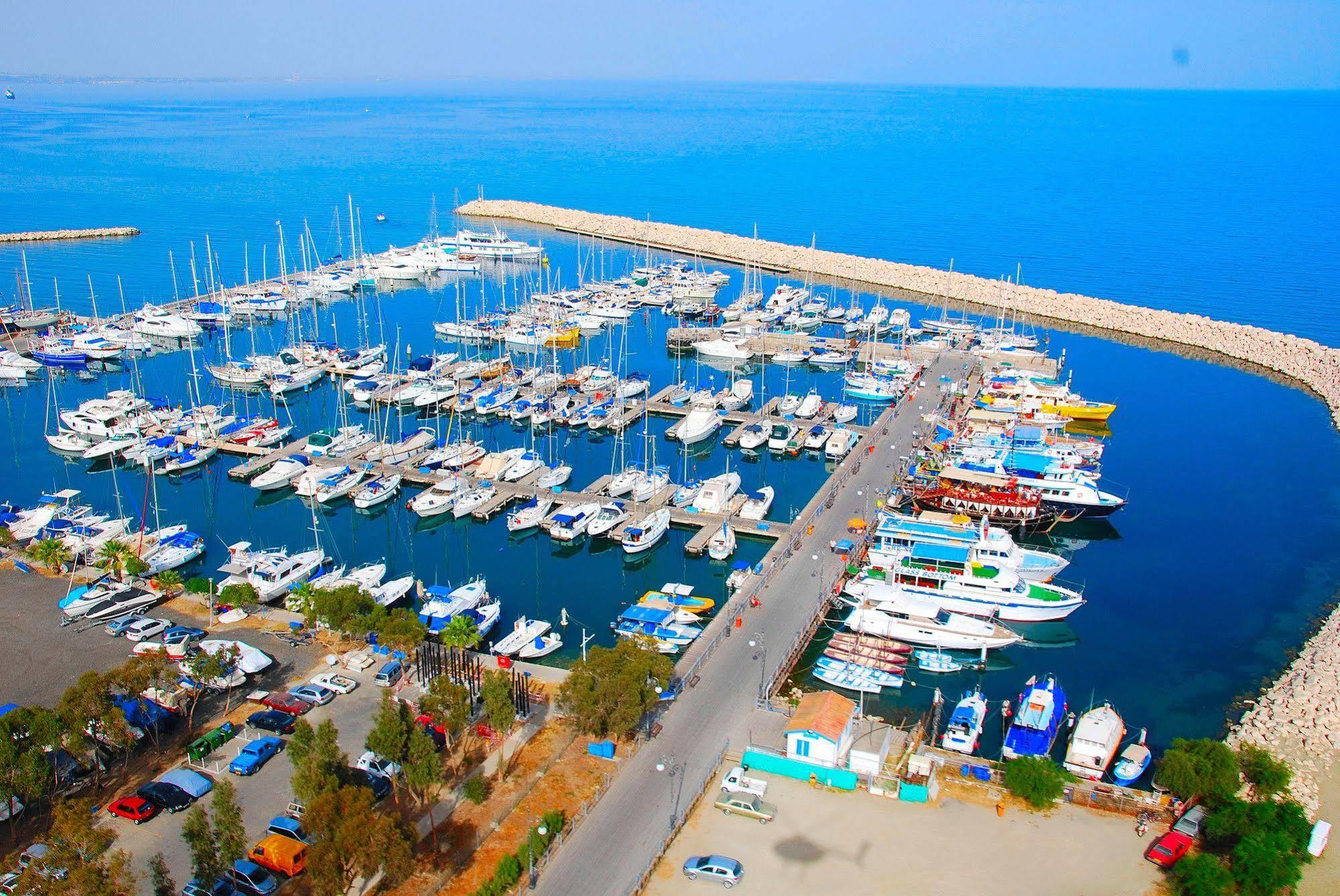 Frixos Suites Hotel Apartments Larnaca Luaran gambar