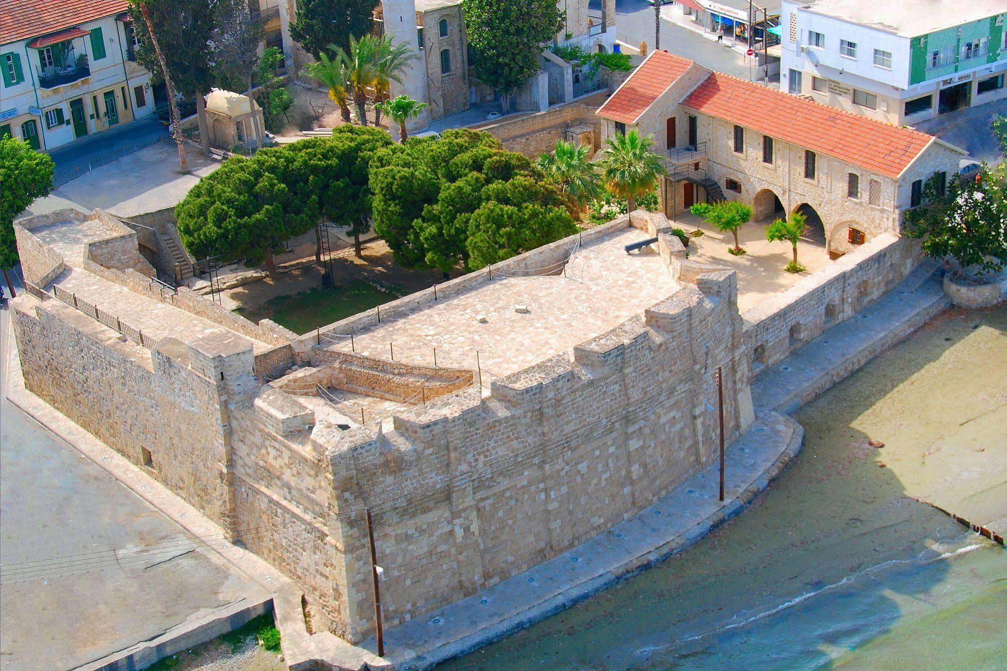 Frixos Suites Hotel Apartments Larnaca Luaran gambar